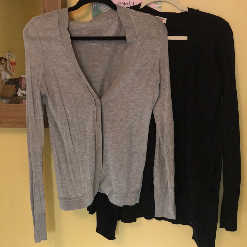 5/$20 or 2/$10🌞Bundle 2 Cardigans